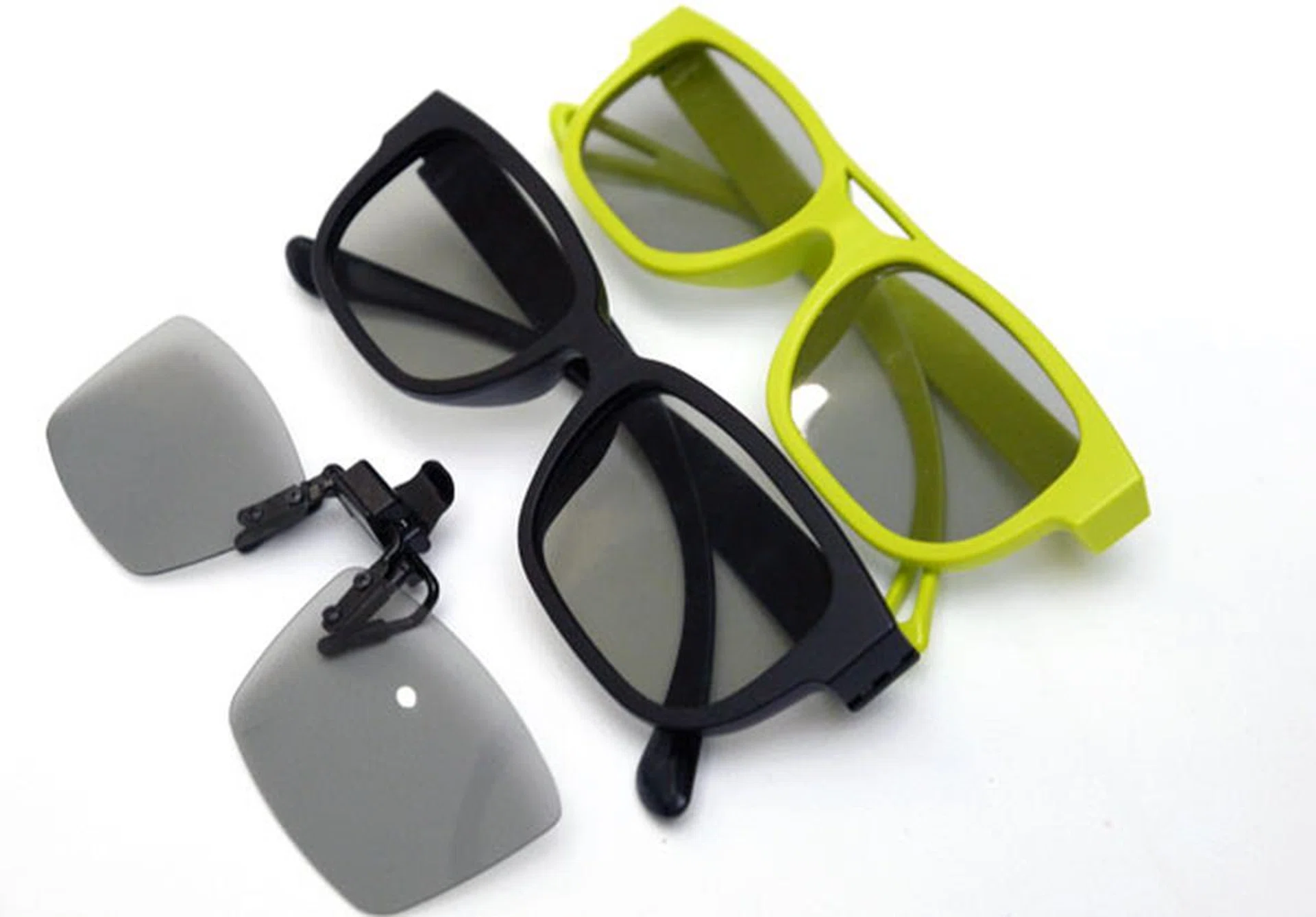 LG is bundling the UD TV with four pairs of clip-on 3D lenses (extreme left) and eight pairs of polarized lenses as part of its promotional package. Two pairs of Dual Play glasses will be provided as well. 