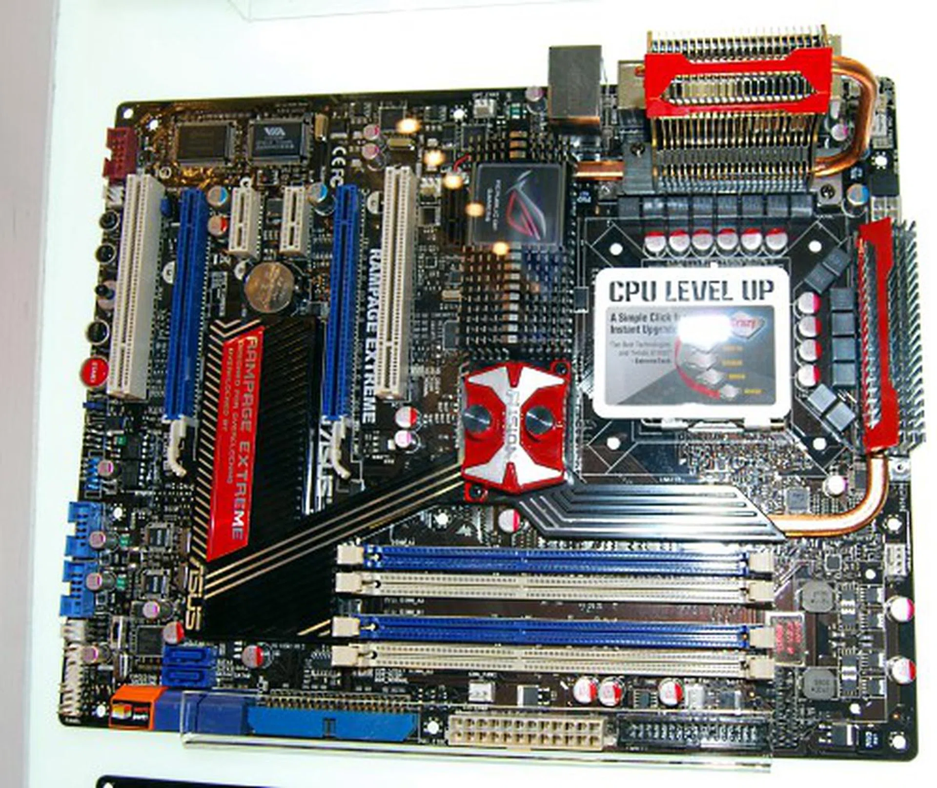  Seen earlier in one of the demo systems is the Rampage Extreme based on the the X48 chipset and also features a similar Fusion Block System for cooling. Looks blazing hot, doesn't it?  