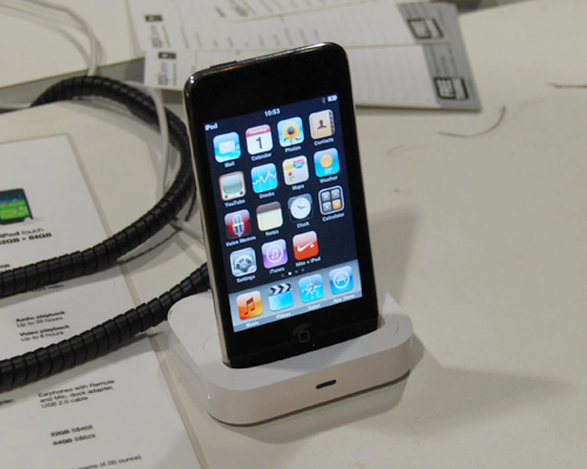 Itching to get an iPod touch, even though you know the iPhone 4 is coming to Singapore? Then check out the latest iPod touch for $308, $468 and $628 for the 8GB, 32GB and 64GB variants.