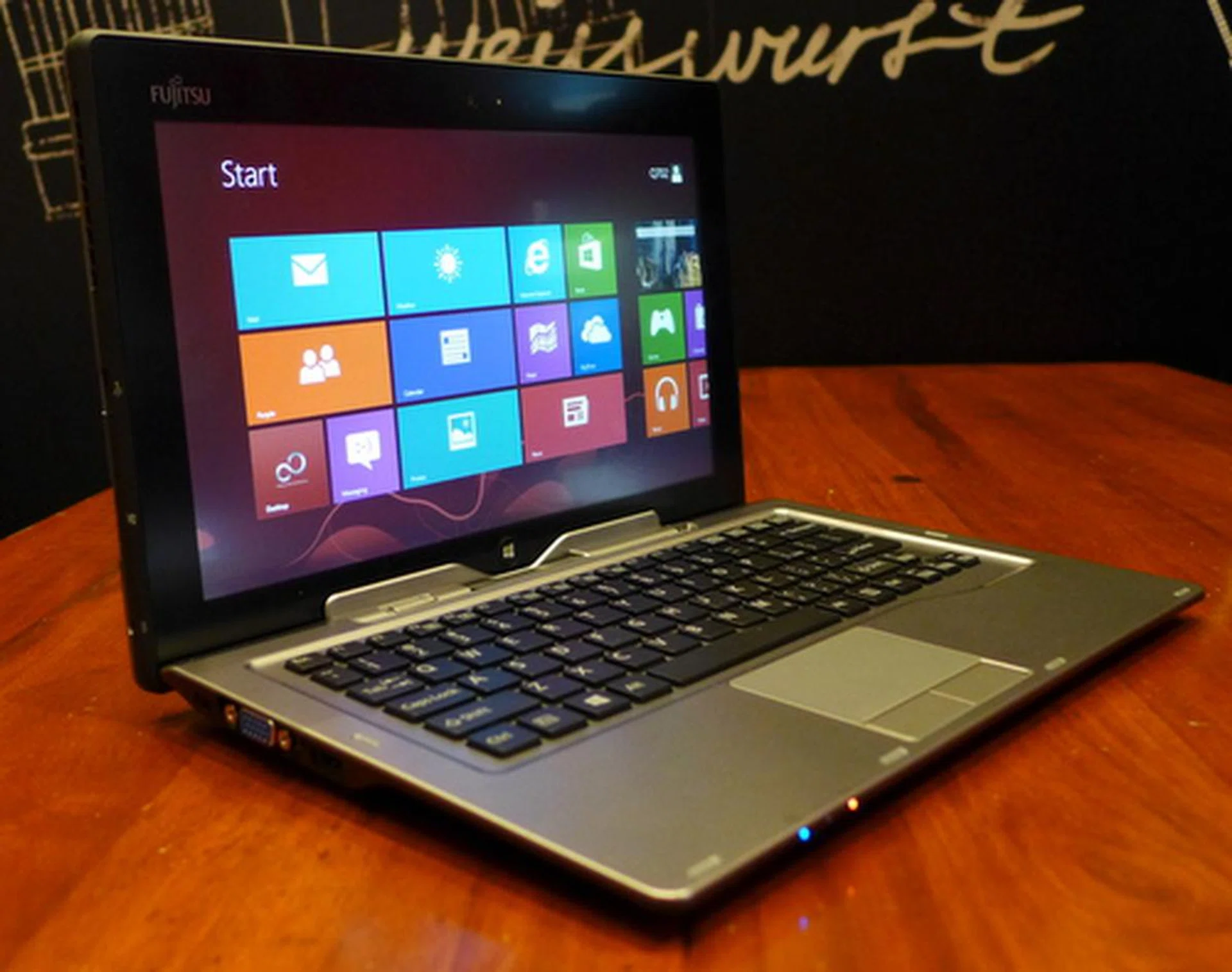 Together with the keyboard dock, the Fujistu Lifebook has even more ports than a regular Ultrabook. 