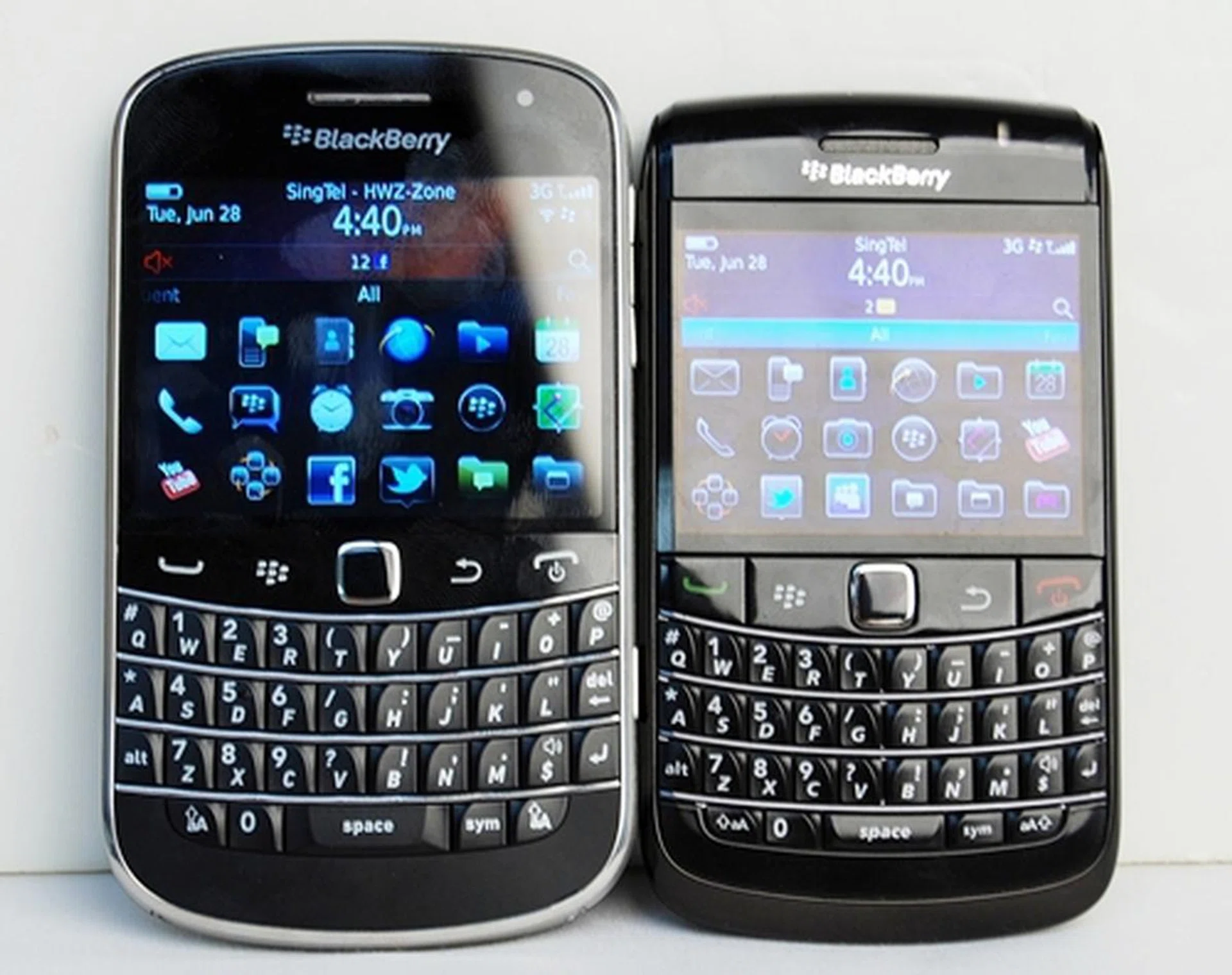 We prefer the larger QWERTY keyboard on the BlackBerry Bold 9900 (left) as there is more room for our fingers to move around than the previous Bold 9780.