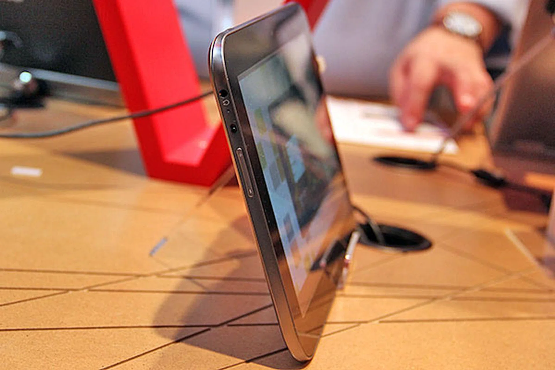 Here's a side view of the A2109. This affordable Tegra 3 tablet is about half an inch thick.