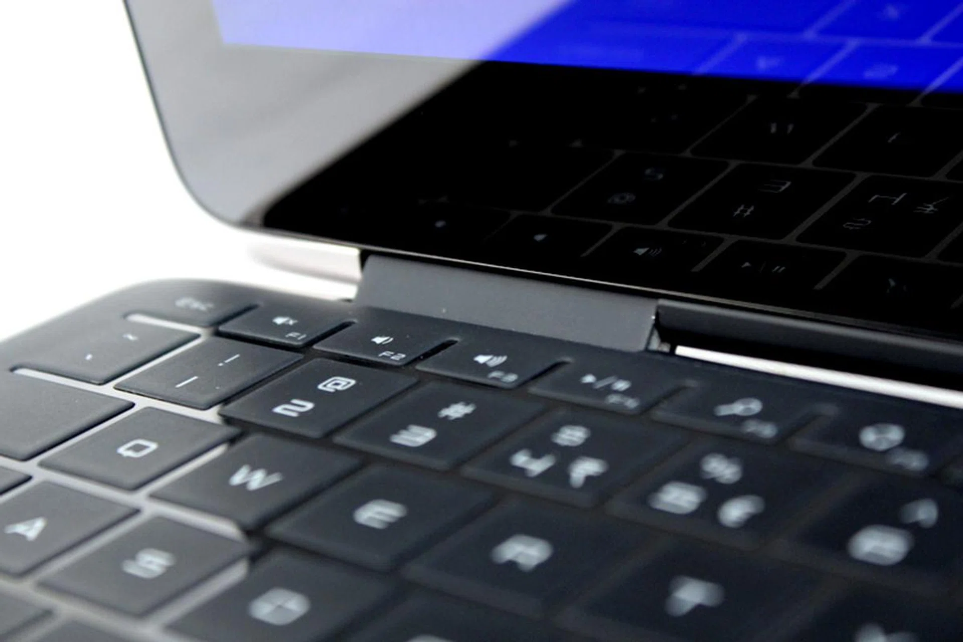 The touch keyboard goes all the way to the edges, allowing it to minimize the wastage of space. 