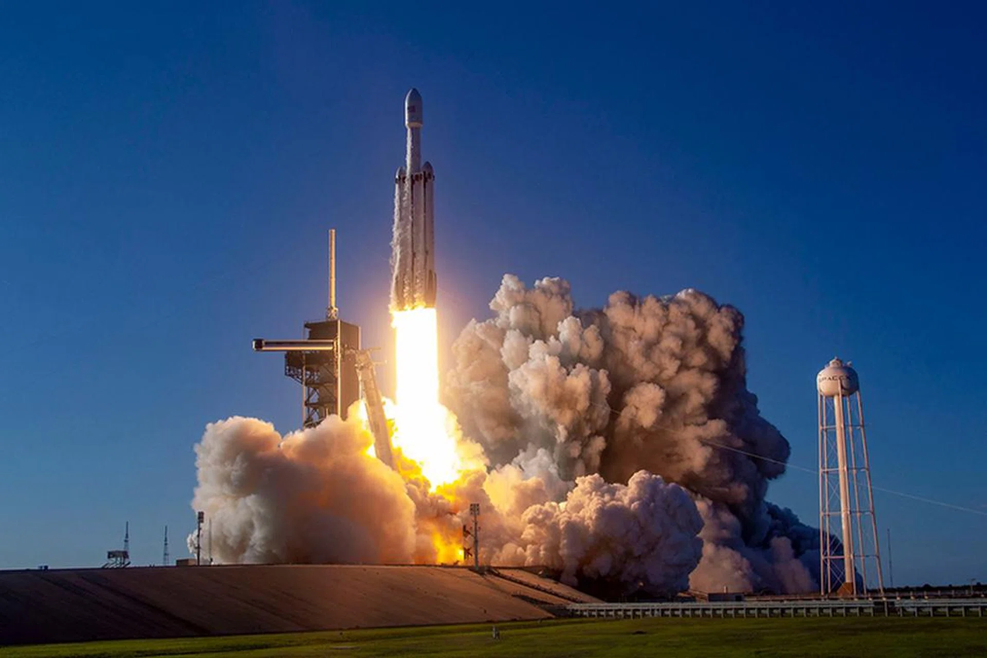 The Falcon Heavy carried a large Saudi Arabian communications satellite into orbit. 