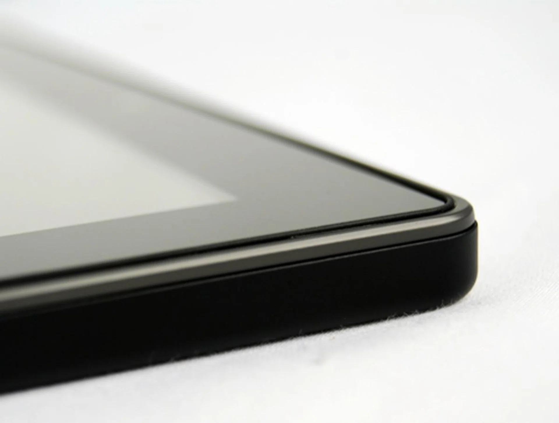 By having angular sides, RIM makes it easy for you to hold the PlayBook in your hands.