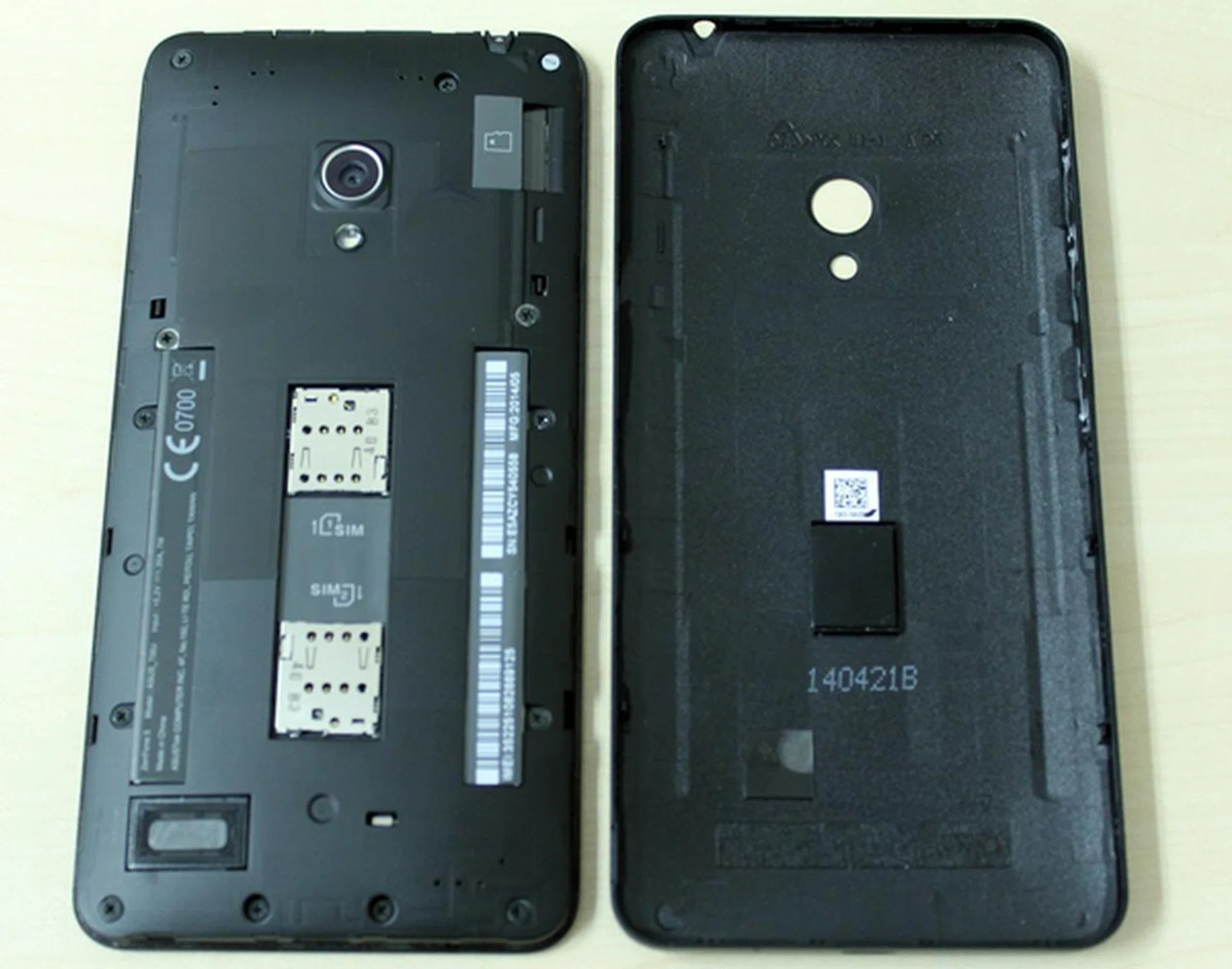 As the battery is non-removable and the micro-SIM card slots are located away from the SIM card slots, it is more convenient to remove the SIM cards on the ASUS ZenFone 5 than the other two phones.