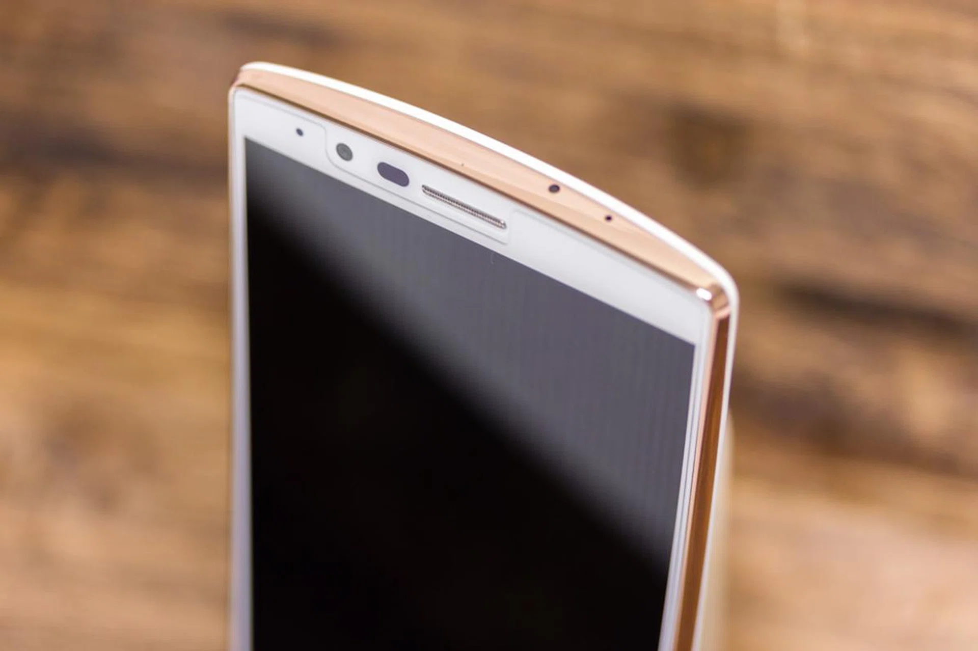 The gold frame adds a dash of style to the otherwise unassuming white body.