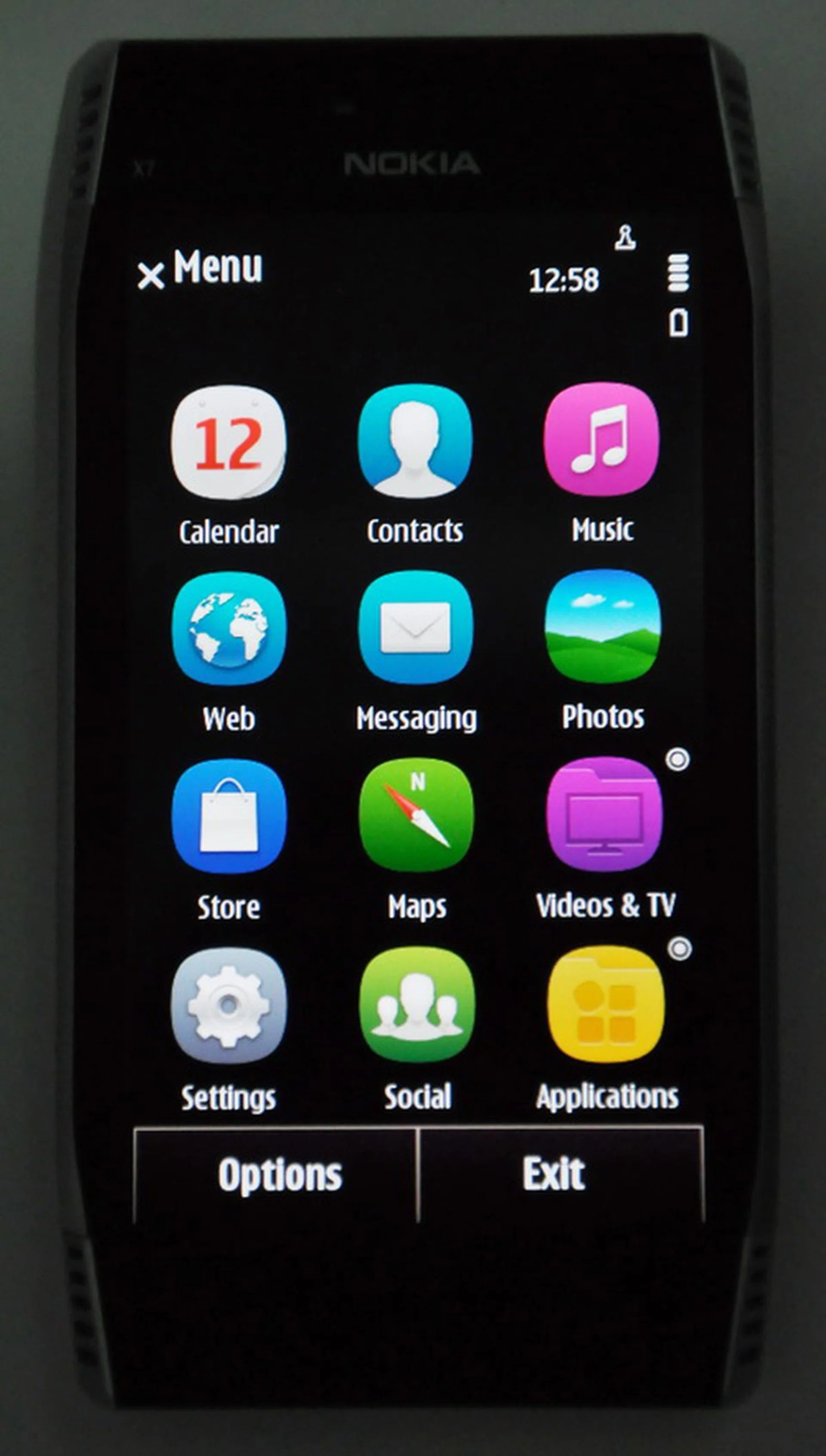 Symbian Anna updated the icons to resemble the MeeGo icons in the N9