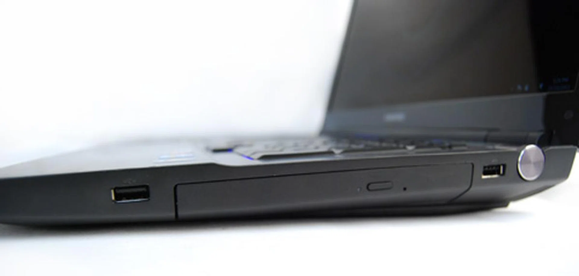 The right side is sparse, with just two USB2.0 ports and the Blu-ray combo drive.