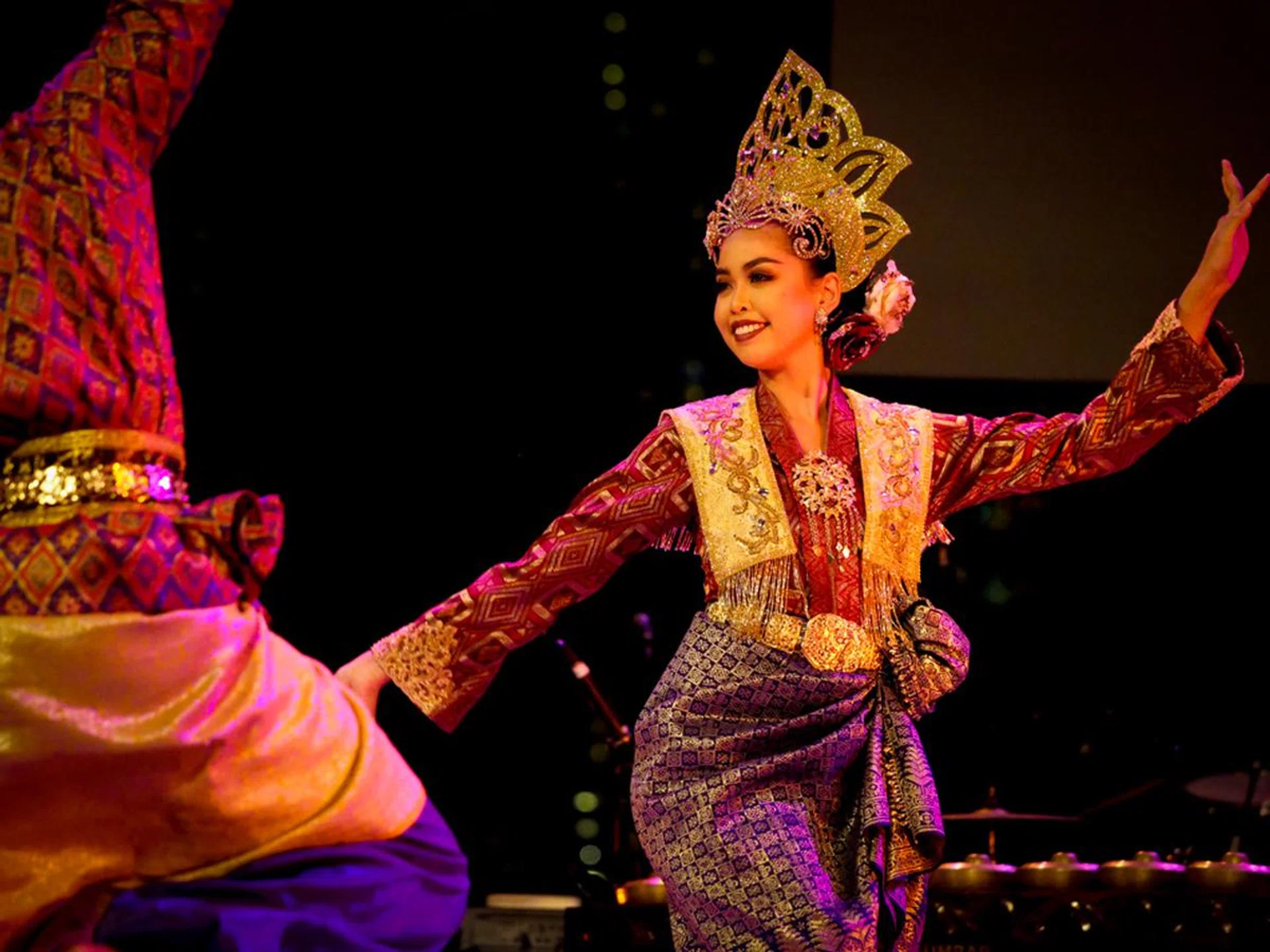 f/2.8 at 90mm, 1/500 sec, ISO 5,000. Processed in Lightroom.