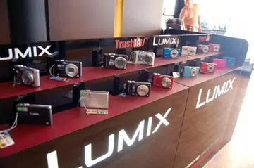 Panasonic wasted no time with showing off their new range of products. Lining the immediate area near the entrance were display sets of the nine new compacts cameras...