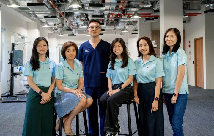 Dr Alexander Yip and the three DHGs and Research Fellow Elya and
Project Manager Carmen. Photo: Alexandra Hospital