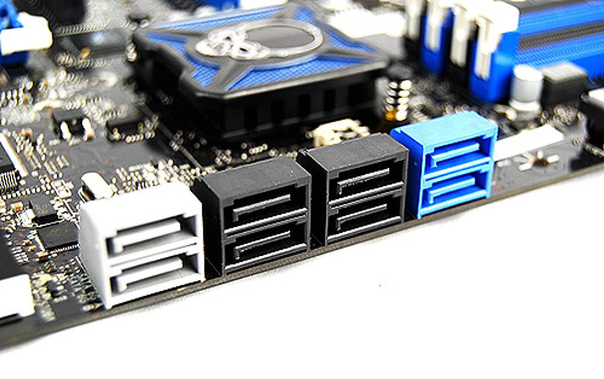There’s eight SATA ports. The two blue ones are SATA 6Gbps compliant provided for by the chipset, while the four black ones are SATA 3Gbps ones also provided by the chipset. The two gray ones on the left are additional SATA 6Gbps ports provided by a Marvell 88SE9172 SATA controller.