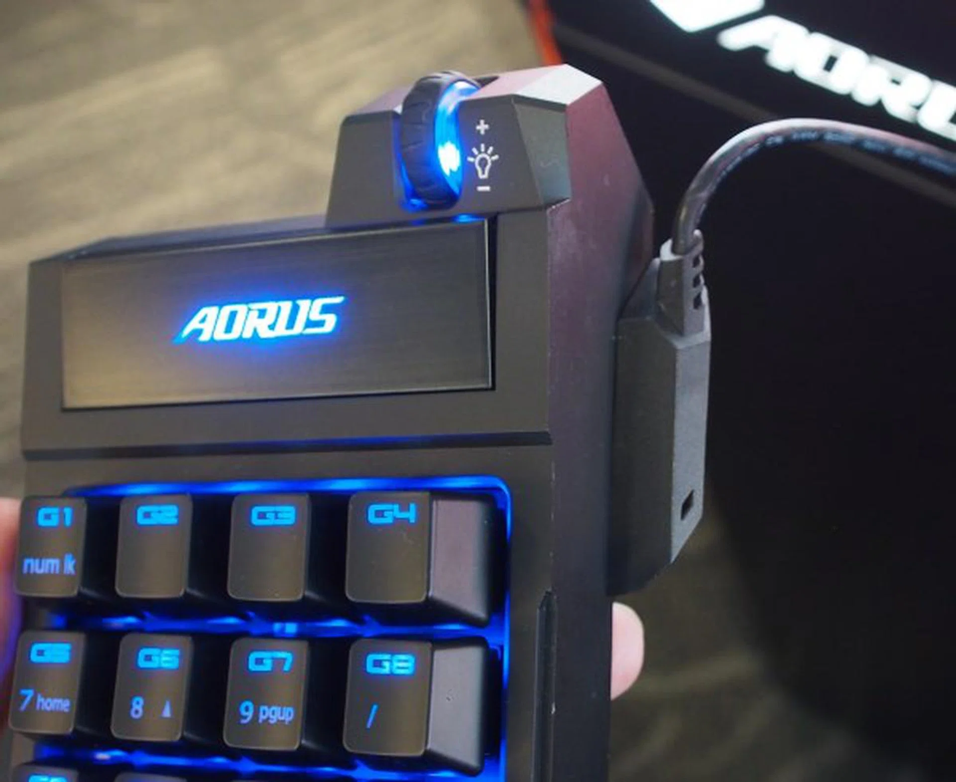 This special USB cable allows the detachable keypad to be used all on its own away from the keyboard.