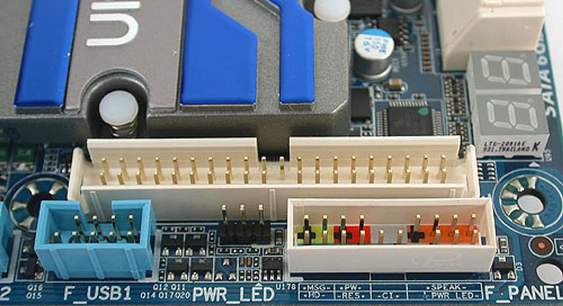 As mentioned, IDE is alive and kicking on this board, along with a floppy connector.