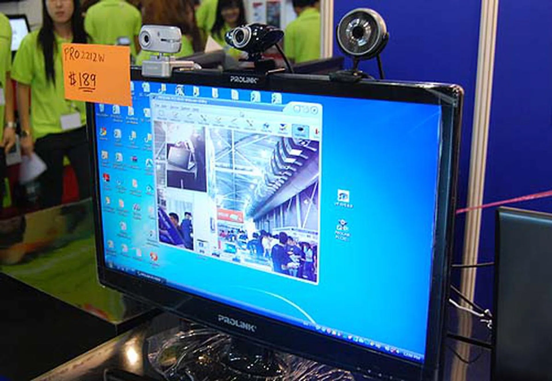 Looking for a cheap but good monitor for your home desktop? Then this 22-inch with Full HD resolution (1920 x 1080) seems like a great buy at just $189.
