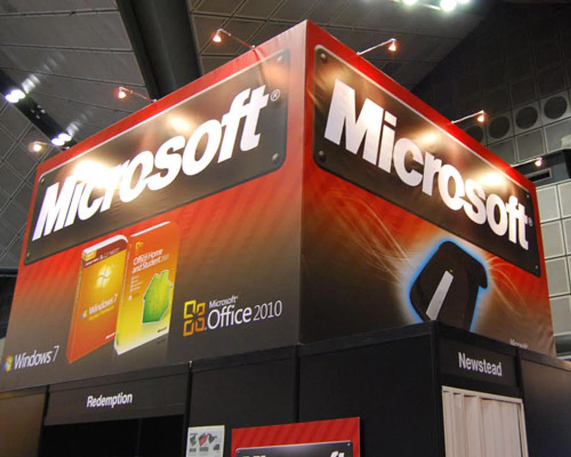 With a huge mix of hardware and software available at the Microsoft booth on level 6, be prepared to spend some time (and perhaps money) as you look through the deals.