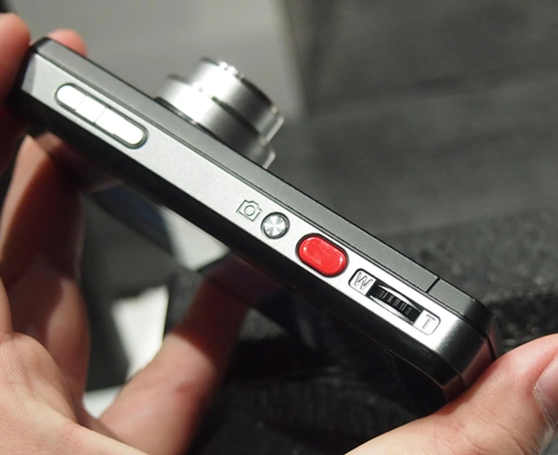 Not exactly the thinnest phone around, but that's the price to pay for the 3x optical zoom.