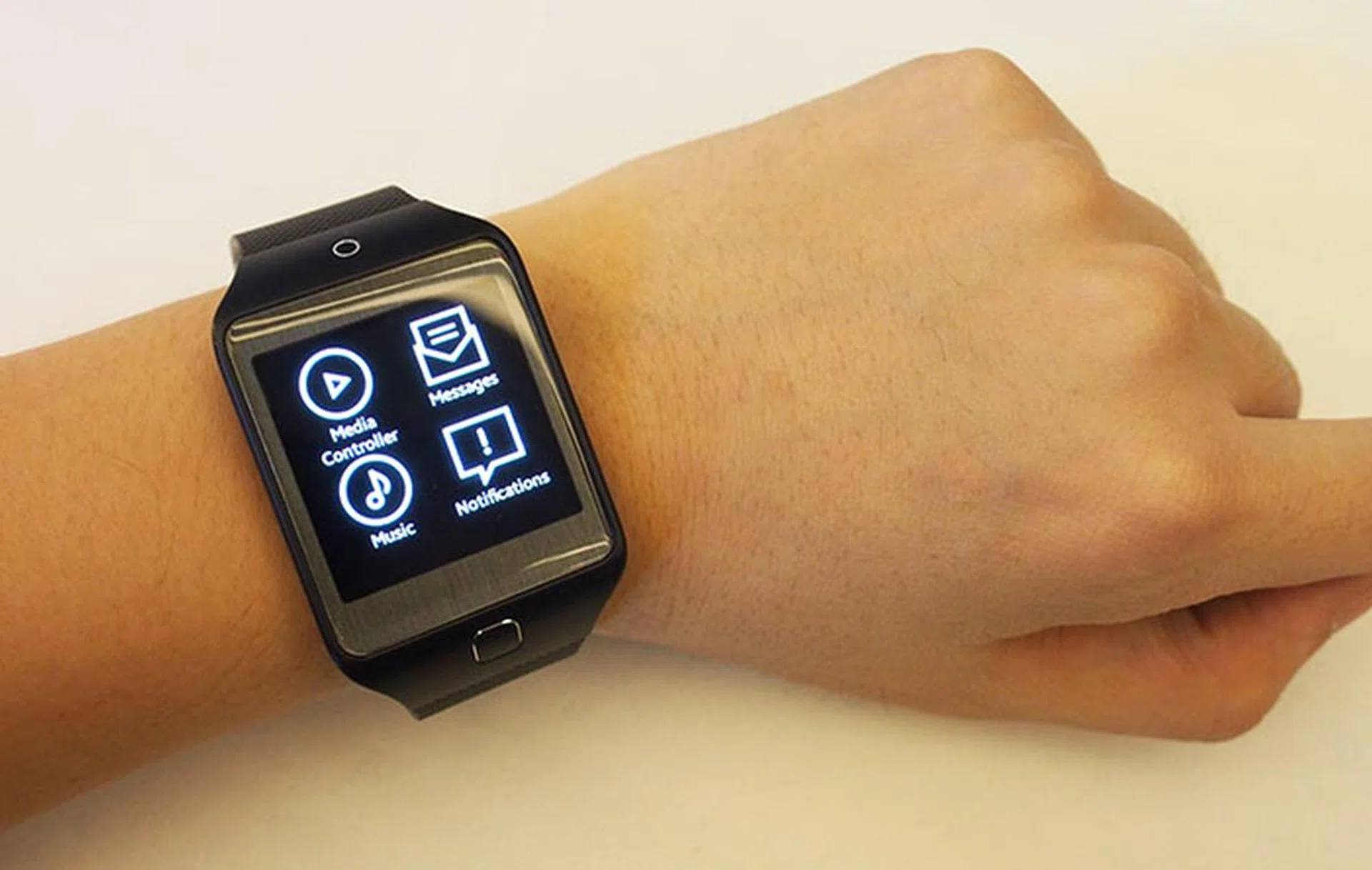 The Gear 2 and Gear 2 Neo have much improved standalone functionality and can be used as a fitness band, 4GB MP3 player and a universal remote, all without the need for your smartphone.