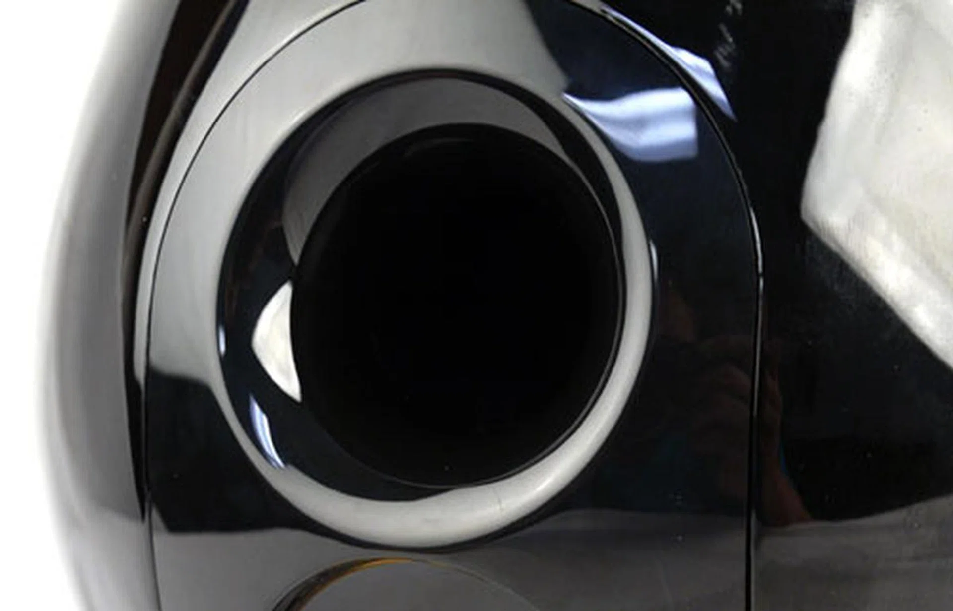 Bass response on the Fidelio SoundSphere is augmented by curvaceous reflex ports situated behind the speaker cabinets. 