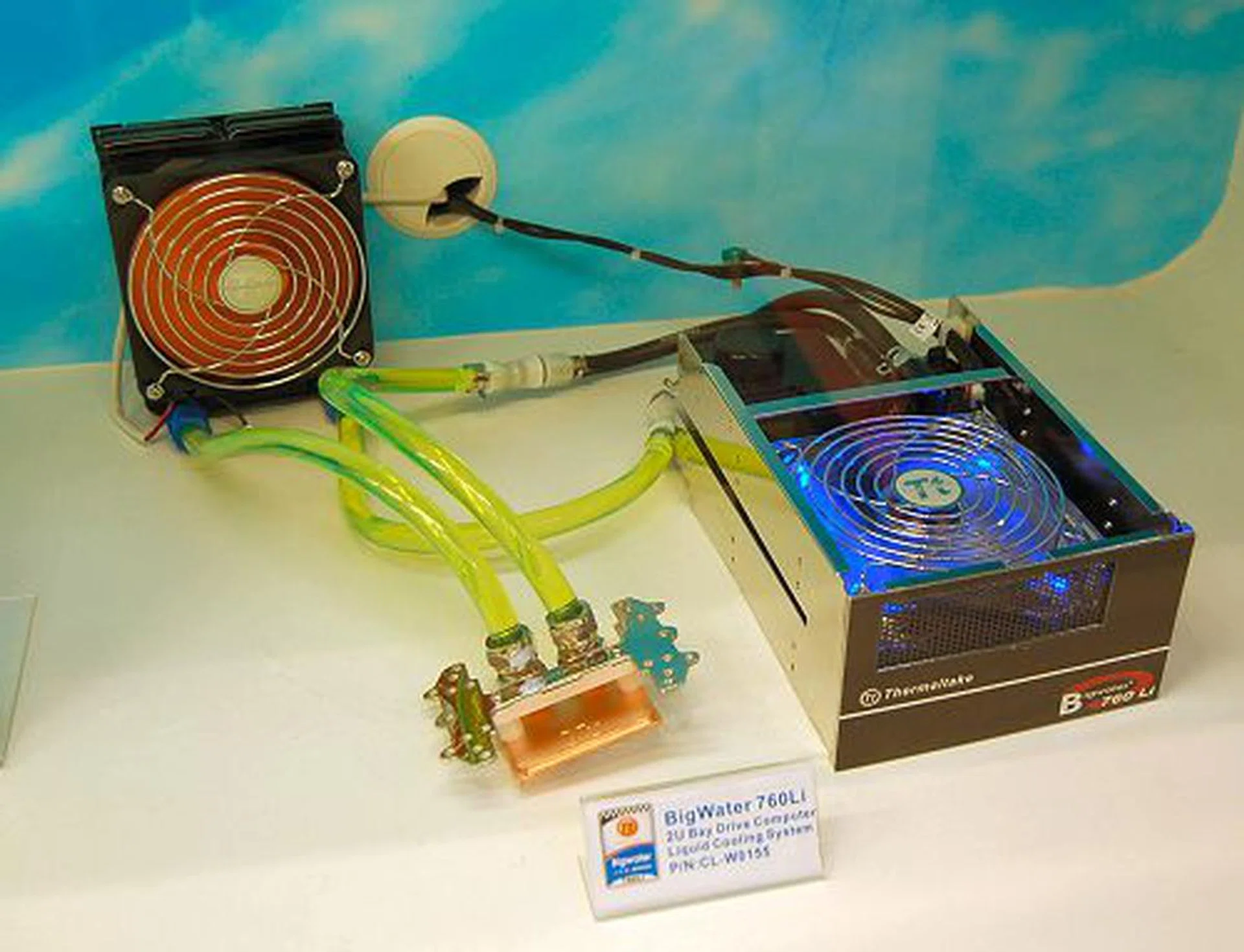  Thermaltake's BigWater 760Li is a dual 5.25-inch bay height self-contained water-cooling system.  