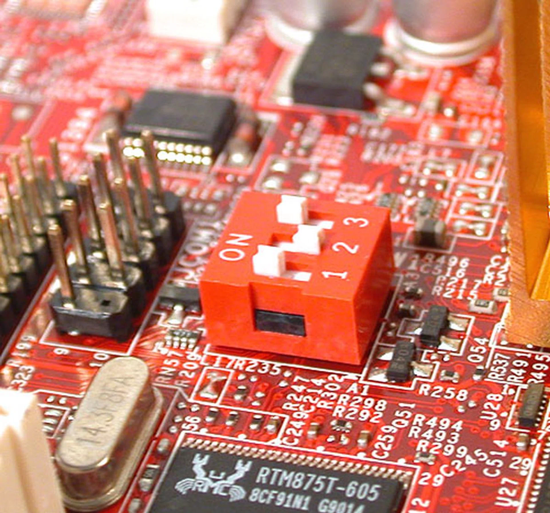 It's not the first time that we have seen the Easy OC Switch from MSI. And it probably won't be the last either. Let's just say we're not too enthusiastic about its usefulness.