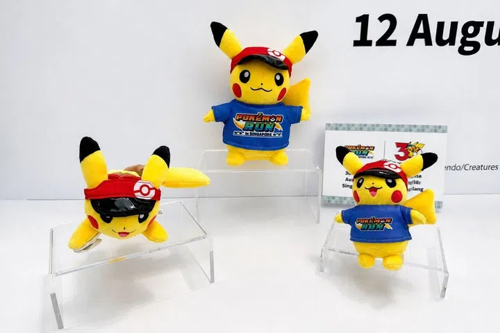 Pikachu Pokemon Run 30 plushies