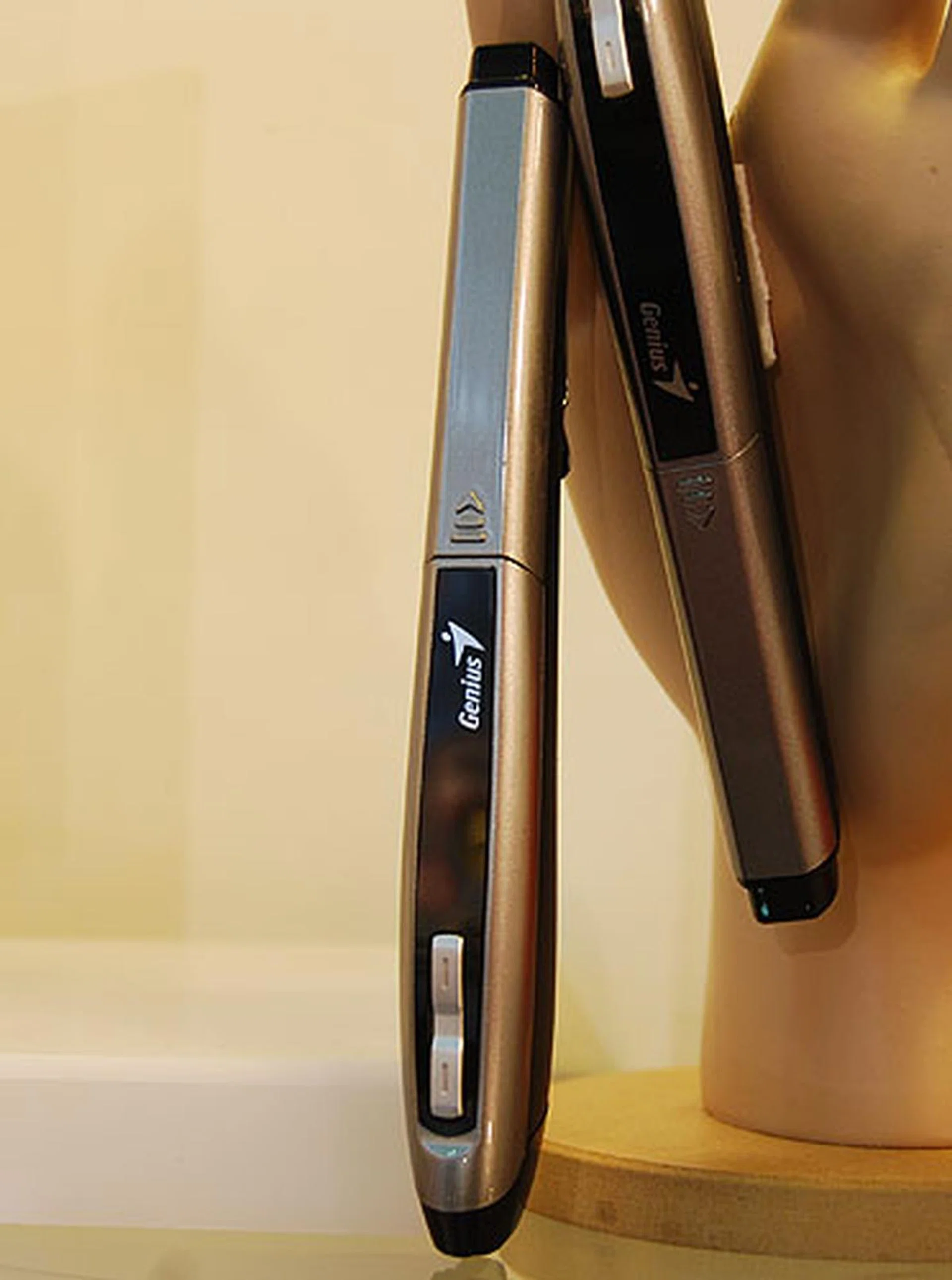 Another different definition of a 'mouse' is this Pen Mouse, which again is a wireless device that has an optical mouse sensor at its pen tip, so one uses it like a pen. This sensor is rated at 1200dpi. 