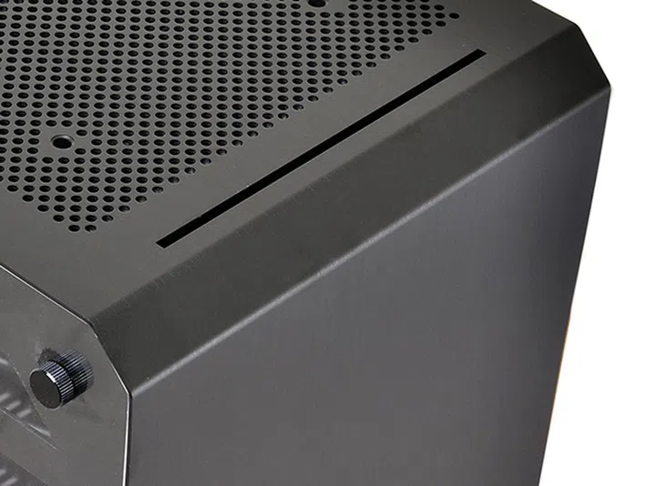 There is a cut-out for a slim slot-in optical drive at the front. (Image Source: Lian-Li)