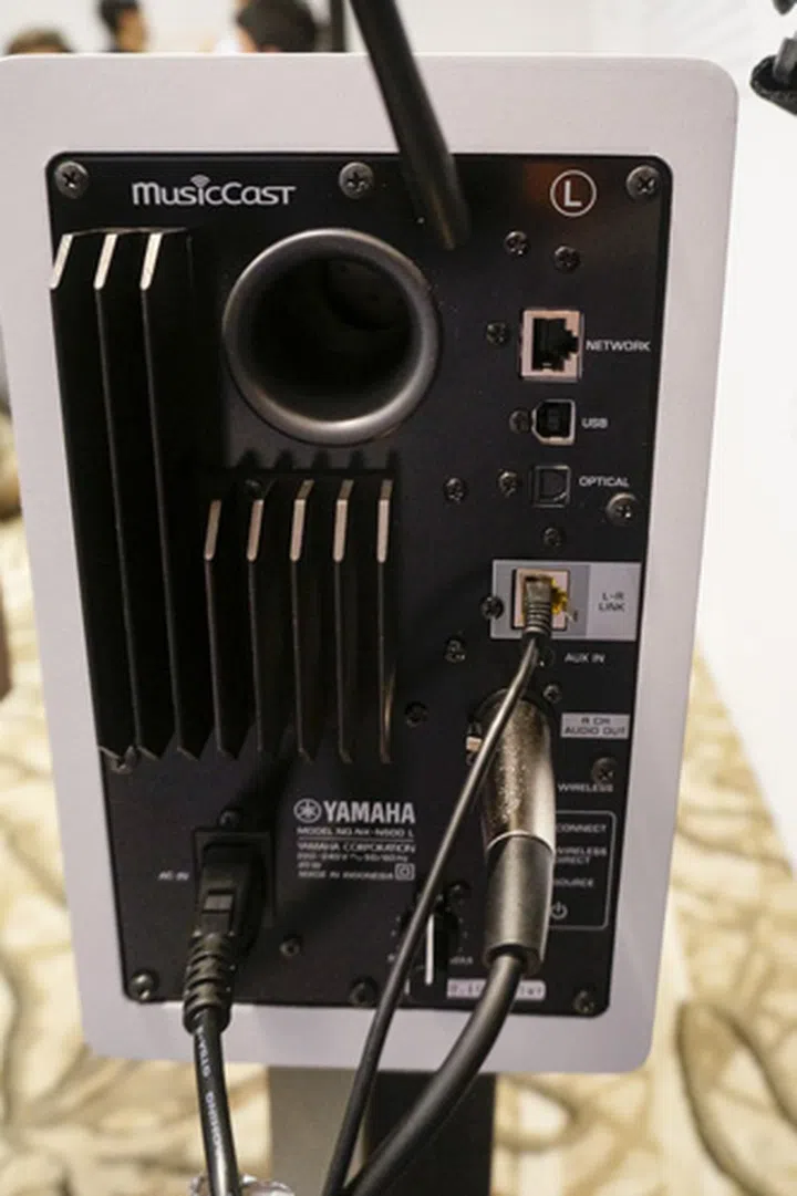 There are only digital inputs on the NX-N500 speakers.