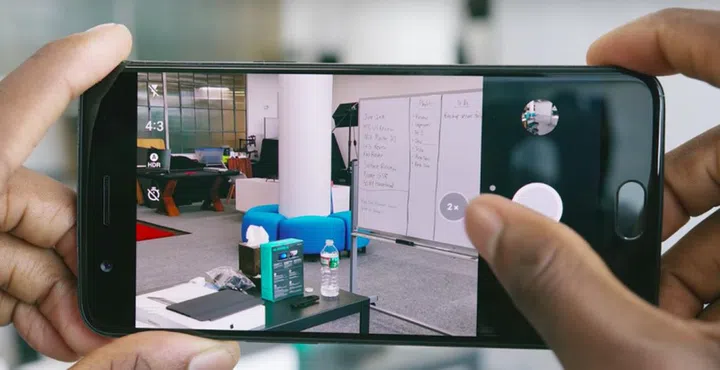 Screenshot taken from OnePlus 5 Review! video by MKBHD (Marques Brownlee)