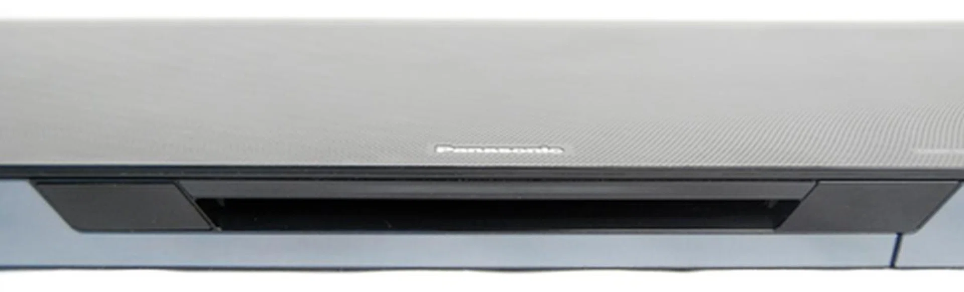 Slot loading mechanism makes it easy to feed media in to the device.