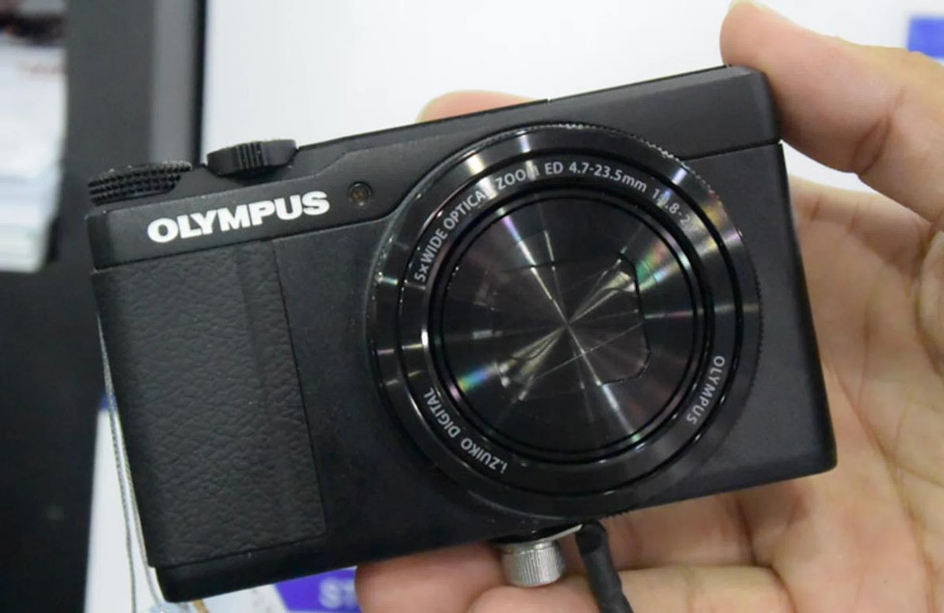 The Stylus XZ-10 is a highly capable compact camera that features a DSLR quality F1.8-2.7 lens, and is going for just $358 with an additional battery and a $30 NTUC voucher.