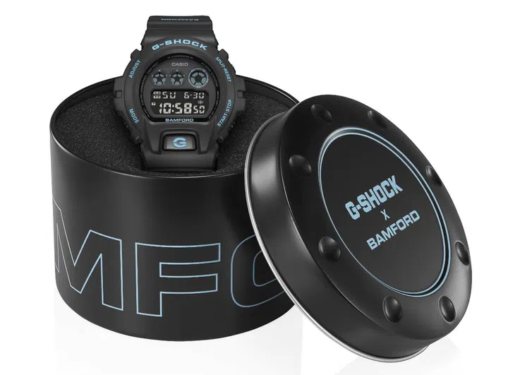 The Bamford x G-Shock DW-6900BWD-1 will come in a special black and blue case. (Image source: Casio)