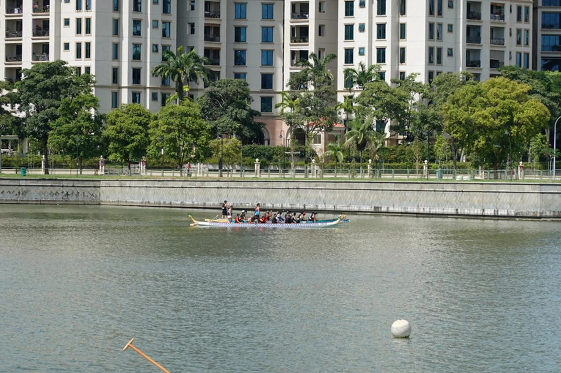 200mm at f/4.5, 1/640s, ISO 125 (RX100 VI at full tele)