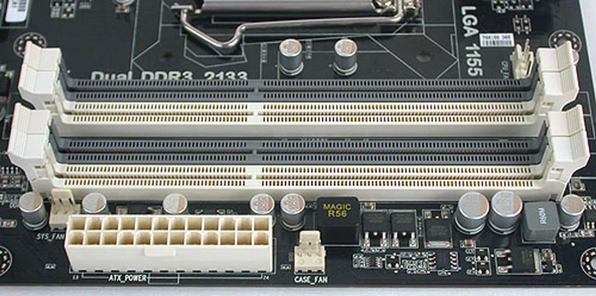 Like the other P67 boards, it's a dual-channel memory architecture, with four DIMM slots on this ECS board. 16GB is its maximum capacity, with a maximum frequency of DDR3 2133MHz.