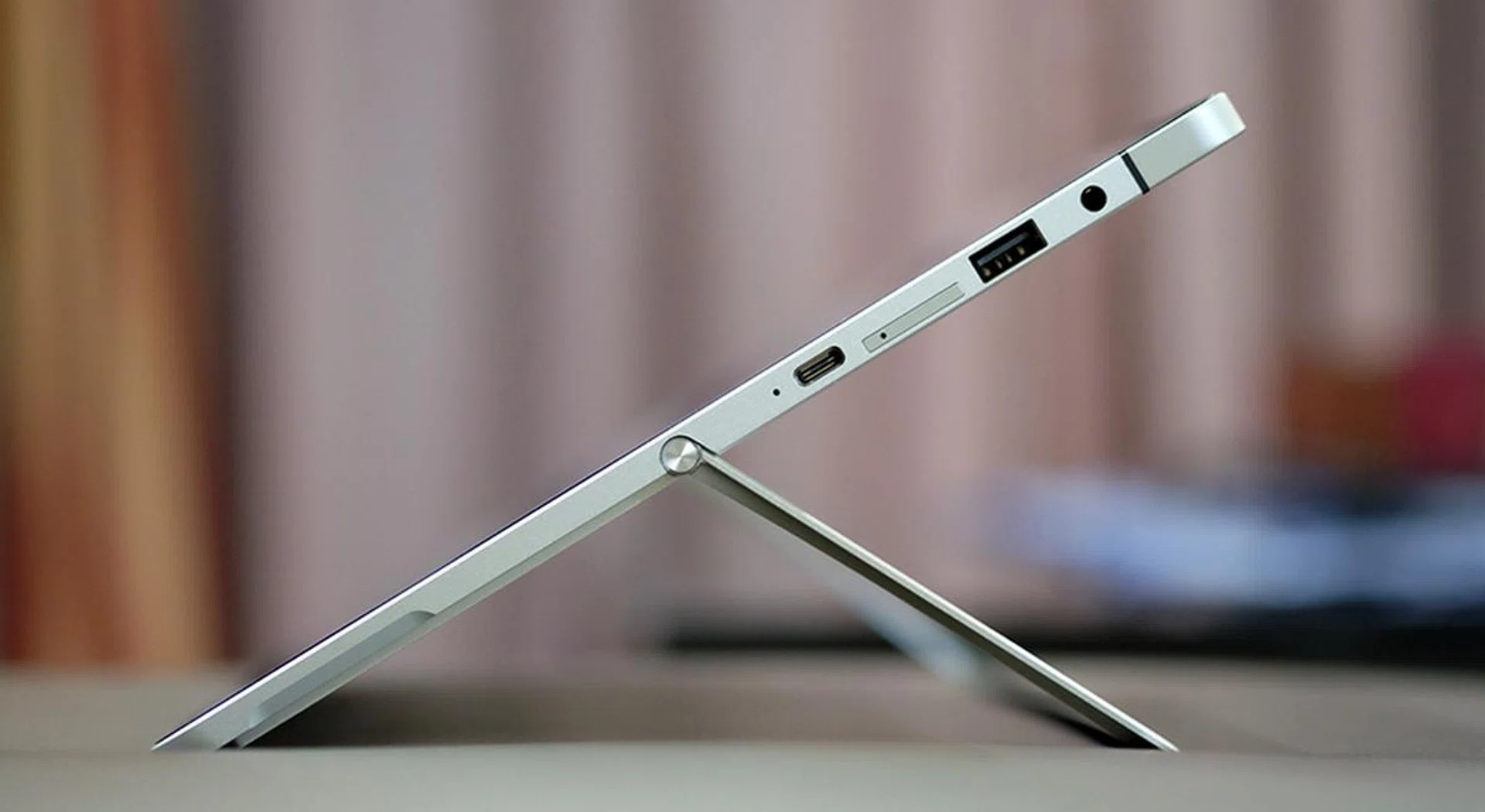 HP Elite x2 kickstand