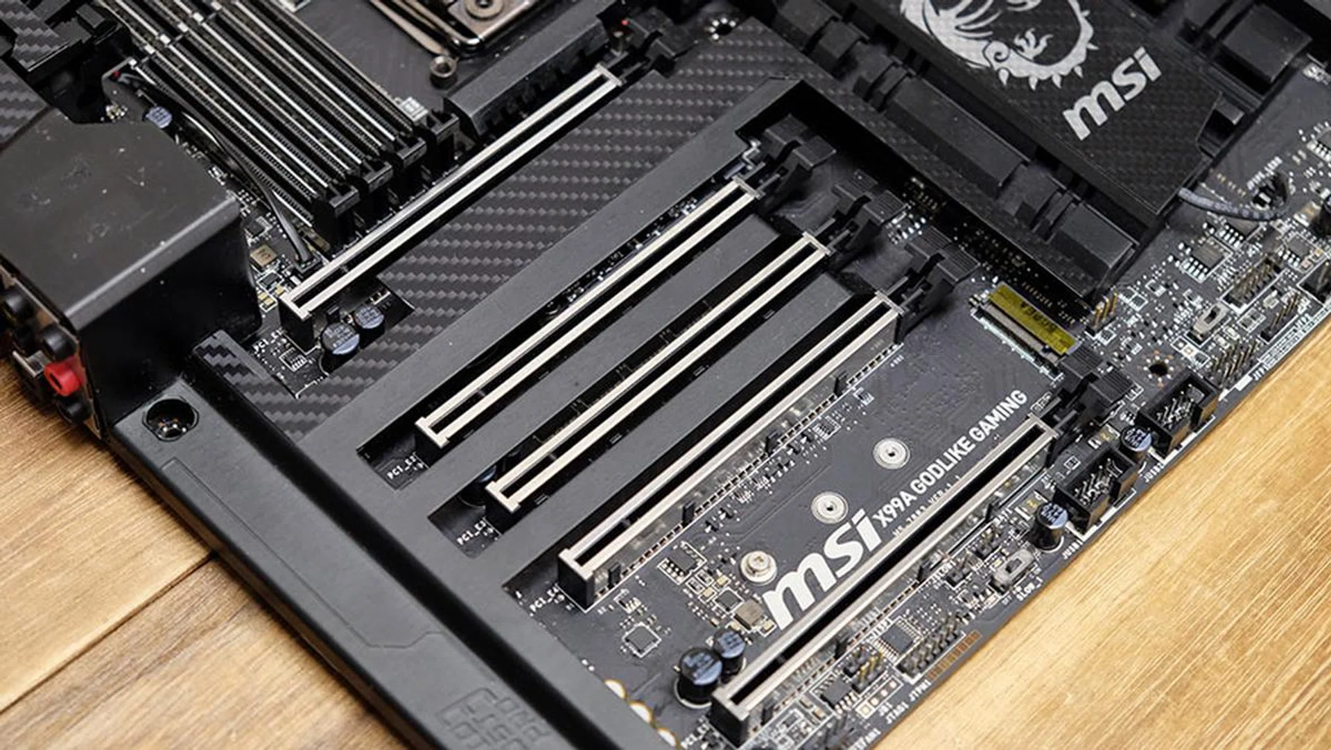 MSI X99A Godlike Gaming Carbon