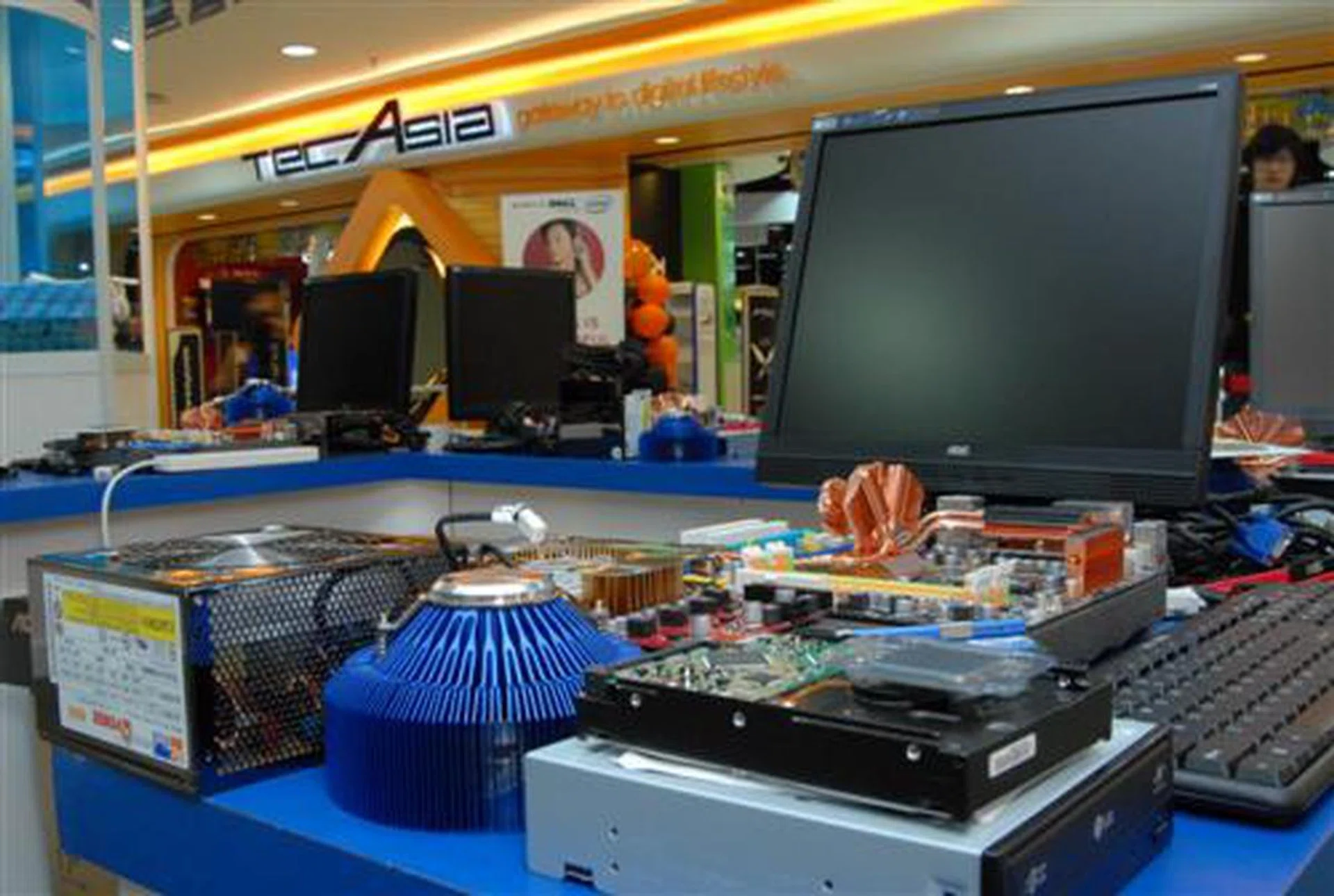  On the day of the event, the components were arranged for the contestants.  