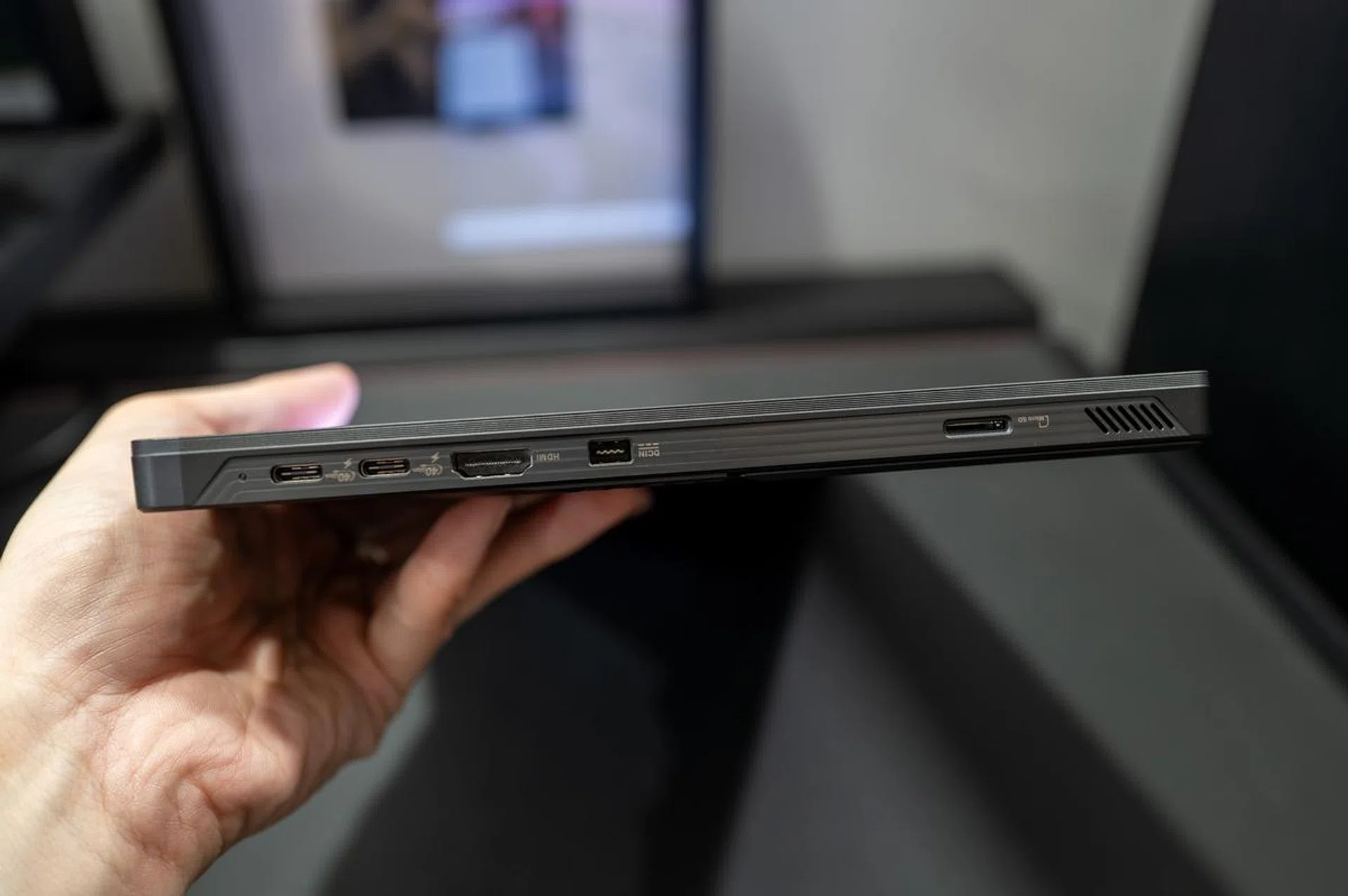 It even has a microSD card reader. Photo: HWZ