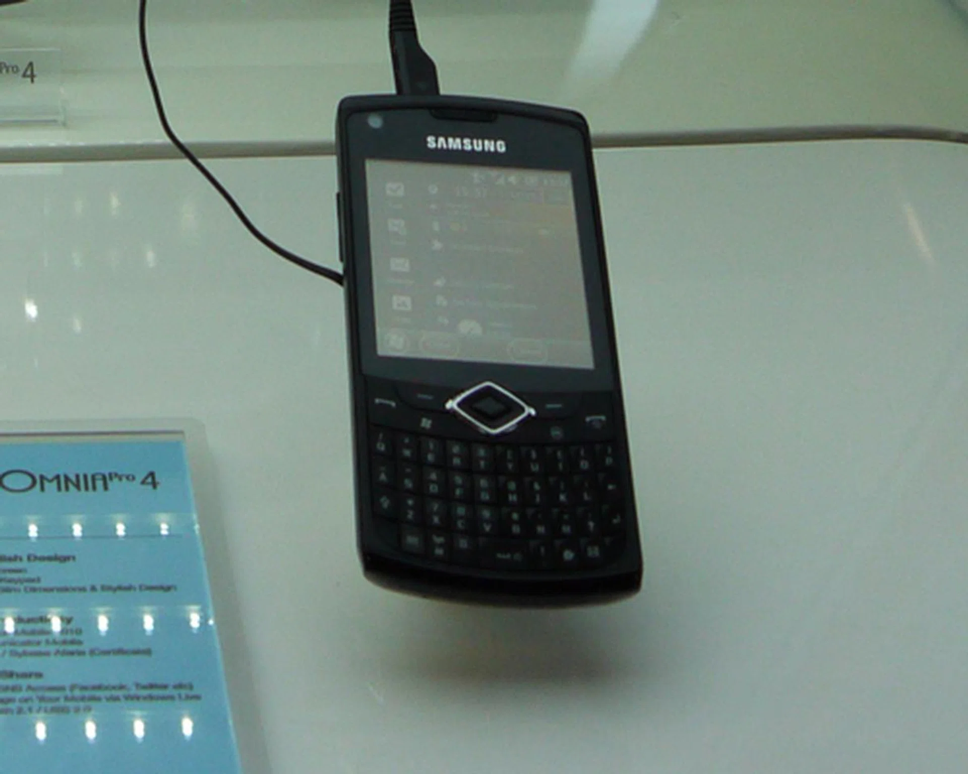 ...the Samsung Omnia Pro 4, which is powered by Microsoft Windows Mobile 6.5 Professional. This means you can opt to use the physical keys or rely solely on its 2.62-inch touchscreen. Both devices will be loaded with Microsoft Office 2010 Mobile.