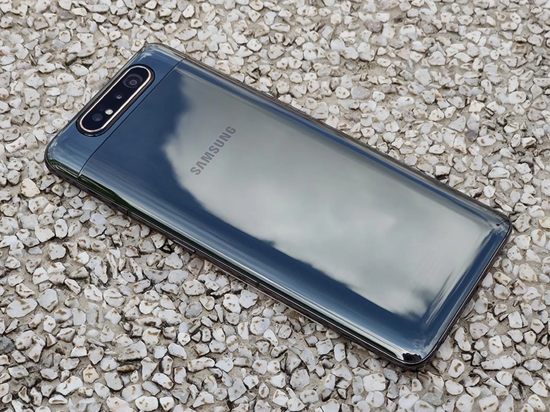 The Samsung Galaxy A80’s perfectly curved edges and complete lack of any texture make it extremely slippery. Note also how the rear is devoid of any markings.