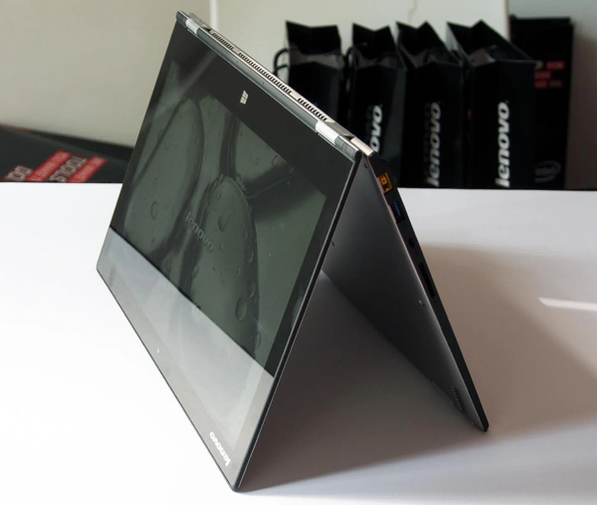 Like the previous Yoga, the Yoga 2 Pro has four different usage modes: laptop, tent, stand and tablet.
