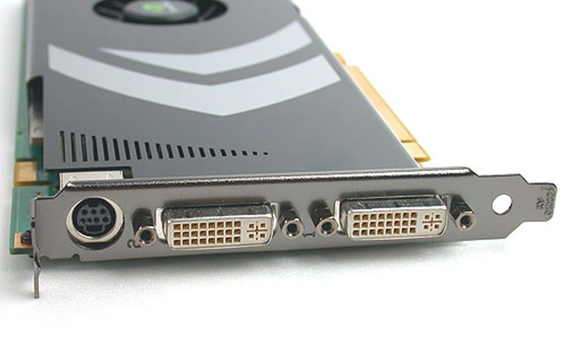 The GeForce 8800 GT comes with a pair of dual link DVI outputs supporting HDCP.