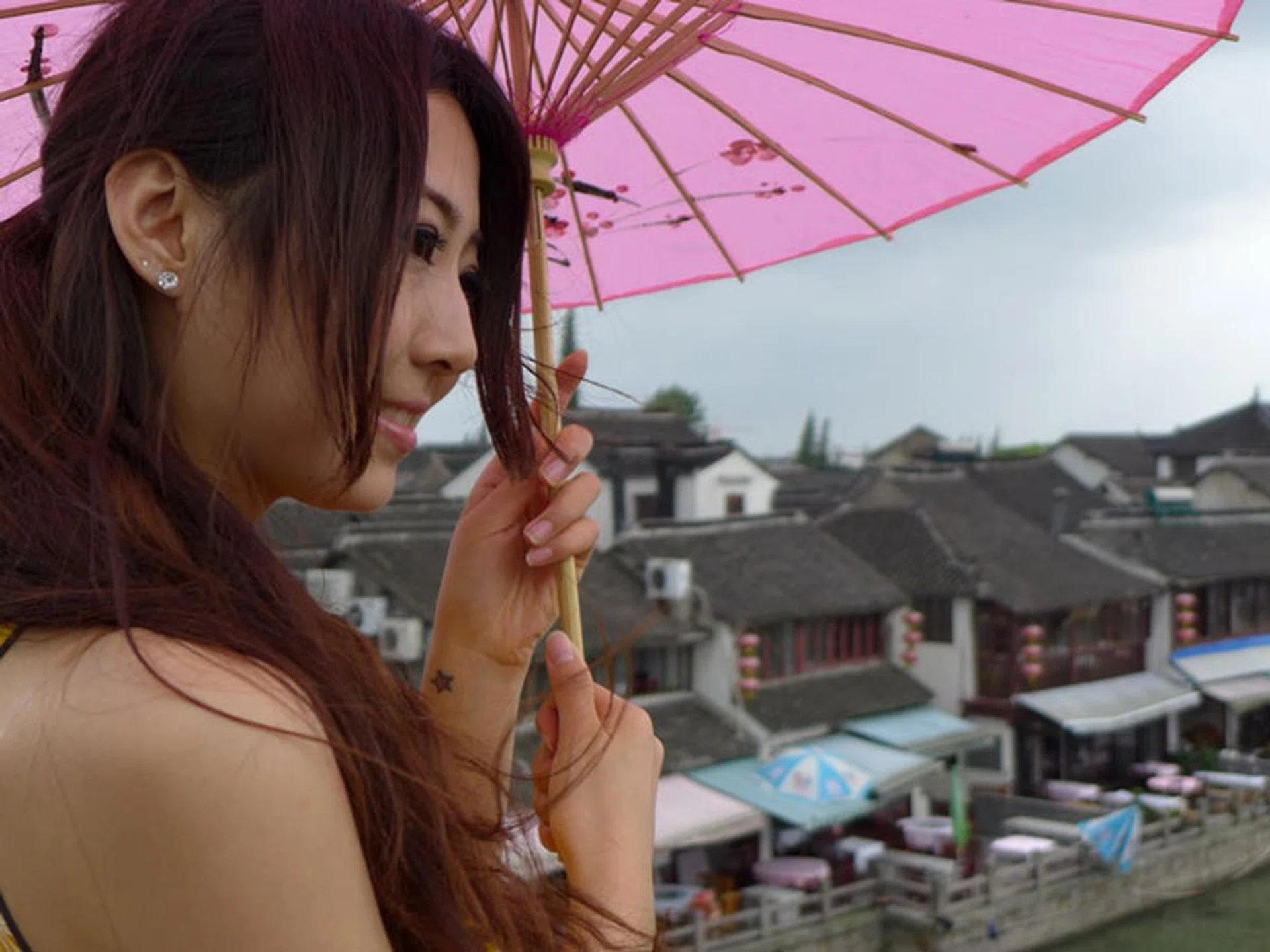 f/1.8 at 47mm, 1/800 sec, ISO80.