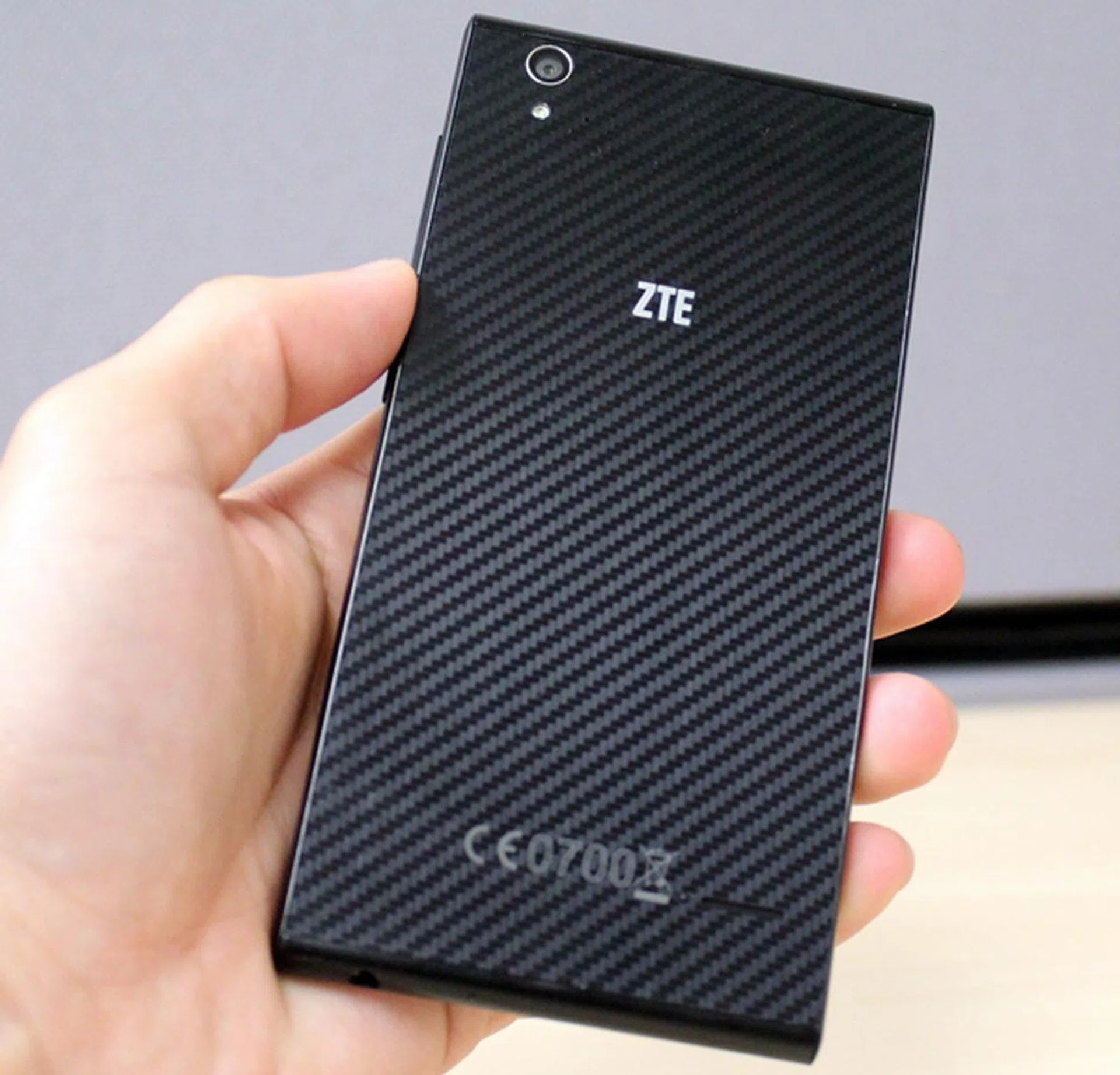 "Fashionable" may not be the right word to describe the rear of the ZTE Blade VEC 4G, but you get the idea of what the company is trying to achieve.