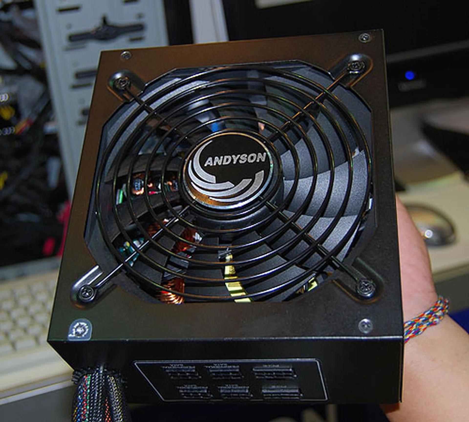  While its booth is dotted with 80 PLUS Gold banners, this PSU here is only a 80 PLUS Silver rated version (Performance series, 700 - 1kW). Andyson did not have its Gold version at its booth as it is still very new and only recently received its award.  