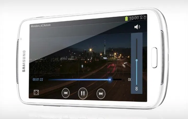 The Samsung Galaxy Player 5.8 is a media player which is only sold in Korea. Samsung is alleged to be launching a cellular version of it in Europe. <br> Image source: SamMobile