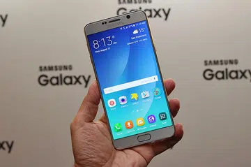 Over 70 Samsung Galaxy Note 5 users in our forums reported that their devices had difficulties "waking up". 