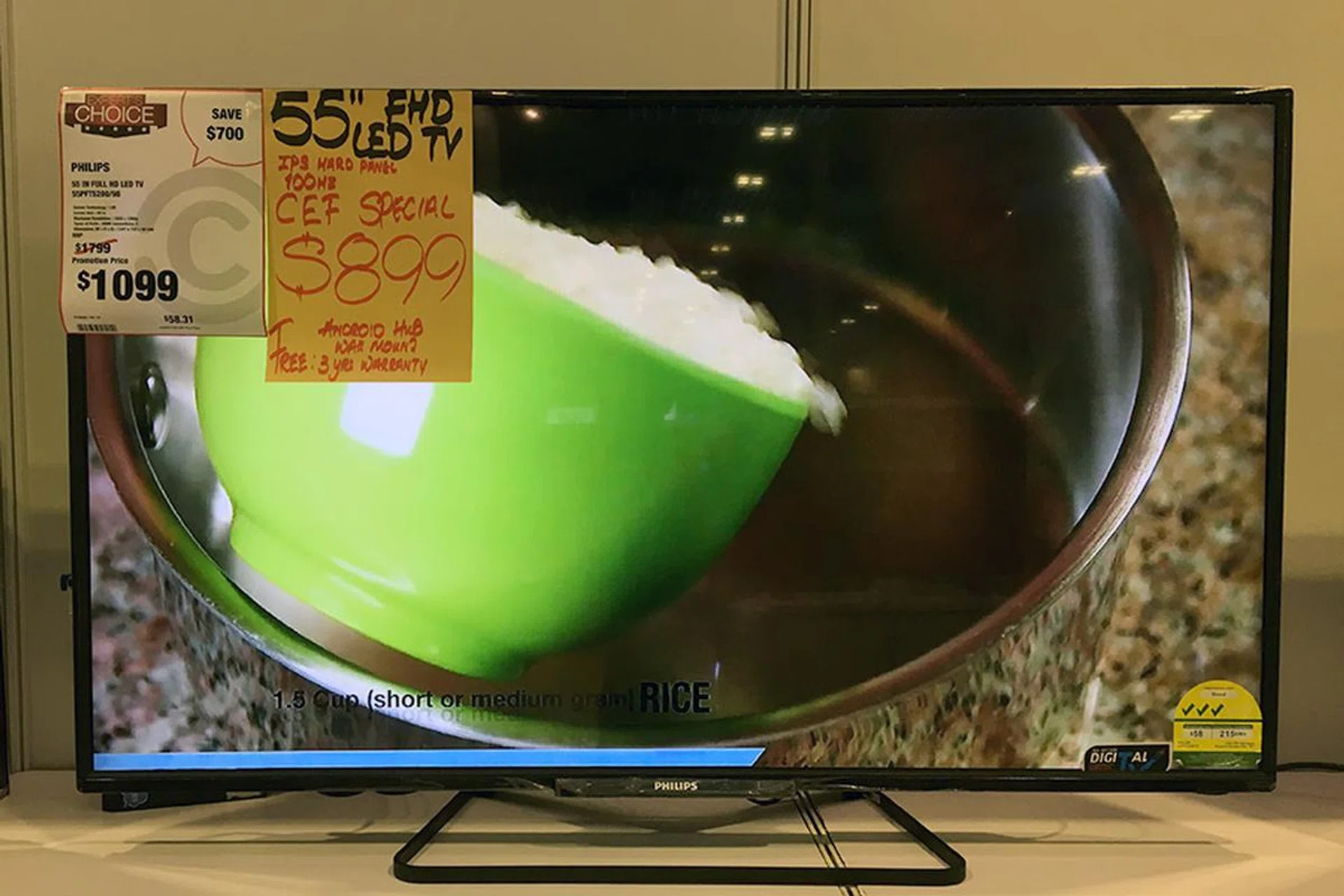Courts has many Philips TVs on offer at CEF. If you don't need 4K and just want a large-screen TV, there's this 55-inch 1080p Philips TV going for just $899. Even includes an Android hub, wall mount, and 3 years of warranty.